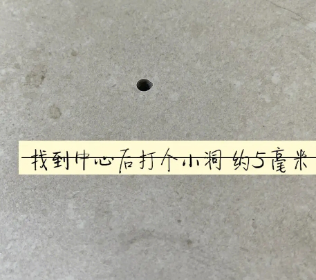 龙口瓷砖空鼓维修公司专业解答在瓷砖铺贴过程中，如果砂料搅拌不均匀，将会带来以下问题