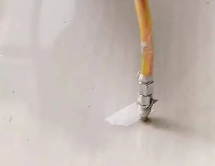 龙口瓷砖空鼓维修公司专业解答在瓷砖铺贴过程中，如果使用的砂料过粗（如全部使用了粗砂），可能会导致以下问题